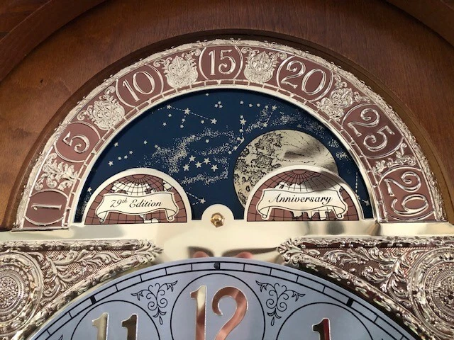 Howard Miller grandfather clock - Very accurate time - 79th Anniversary Edition - Image 4 of 4