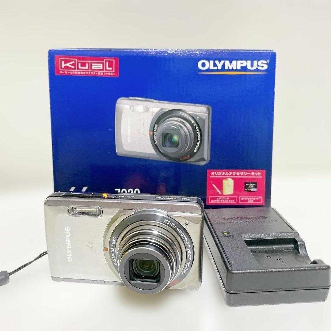 ■ 美品 ■ オリンパス　OLYMPUS μ-7020 シルバー 付属品多数 Olympus μ-7020 Silver Digital Camera with Box Accessories Tested