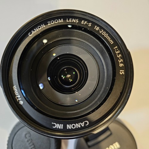 Canon EF-S 18 mm - 200 mm F/3.5-5.6 EF-S IS For Canon - Black