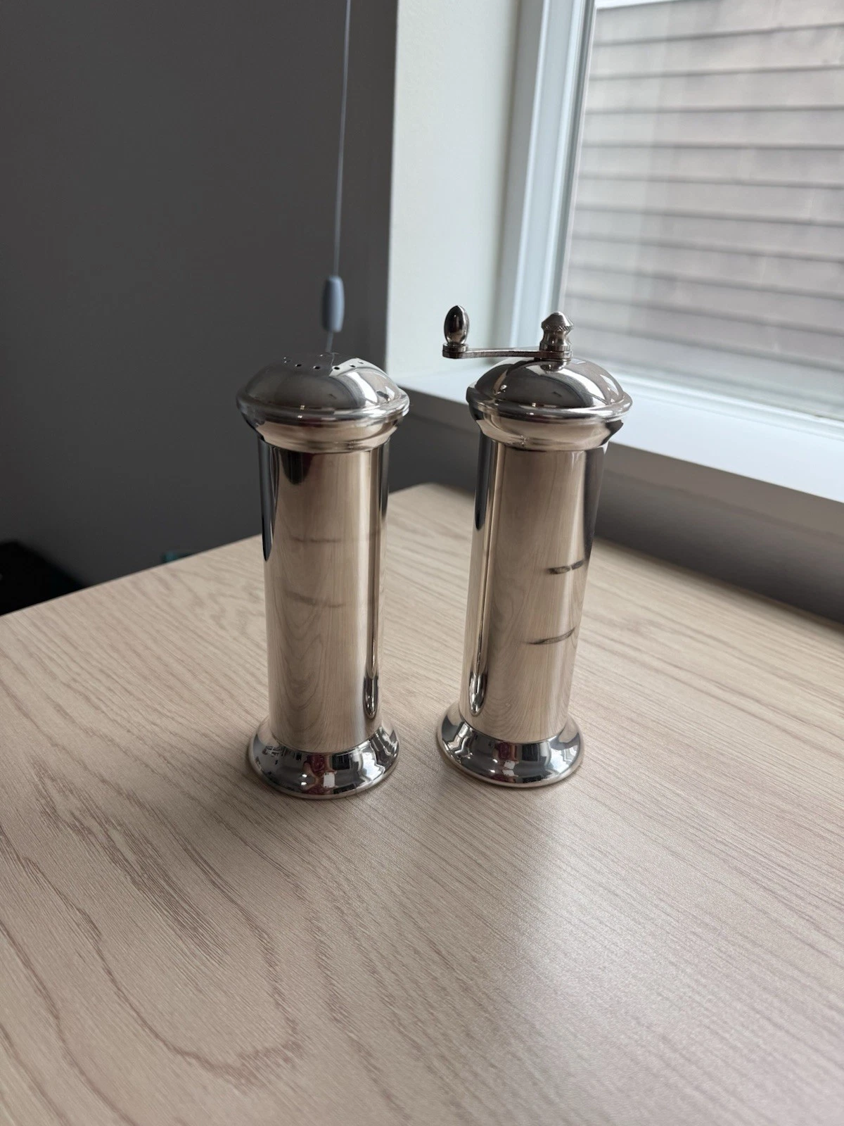 Garantito Acciaio Silver Plate Salt Shaker & Pepper Grinder Mill Set - Read!
Opens in a new window o