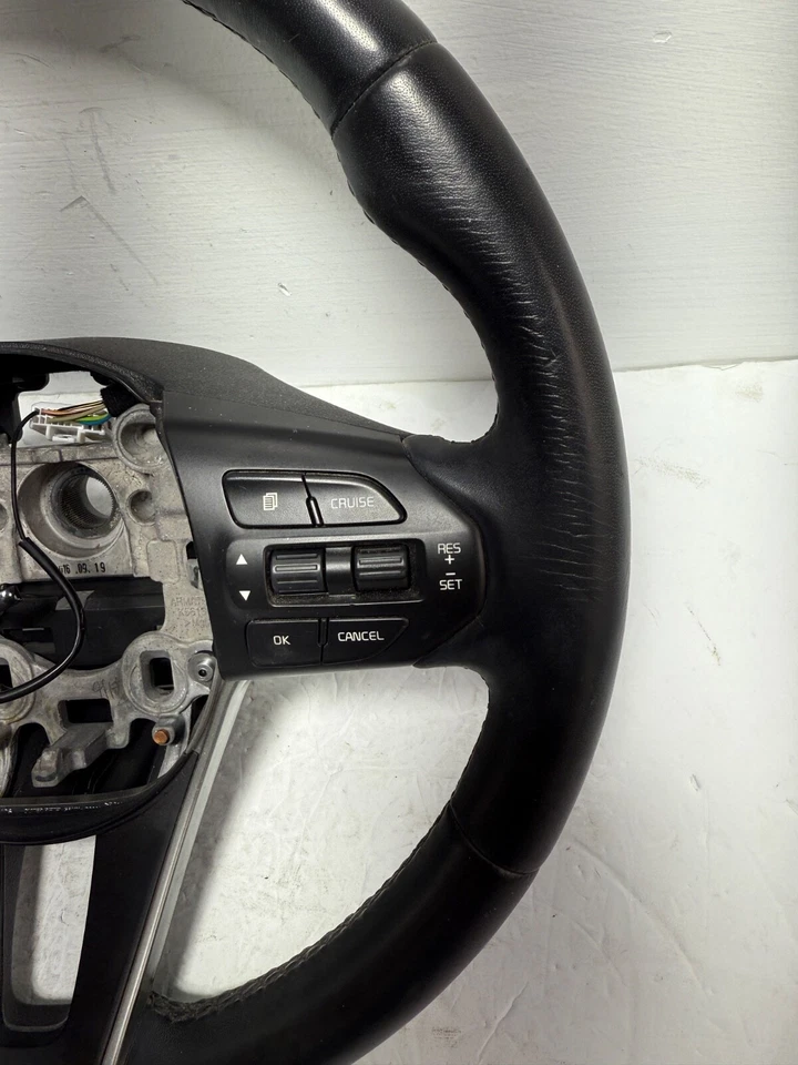 For 2016-2017 Kia Sorento Steering Wheel W/ Cruise Control Switch OEM — 第 3/4 张图片