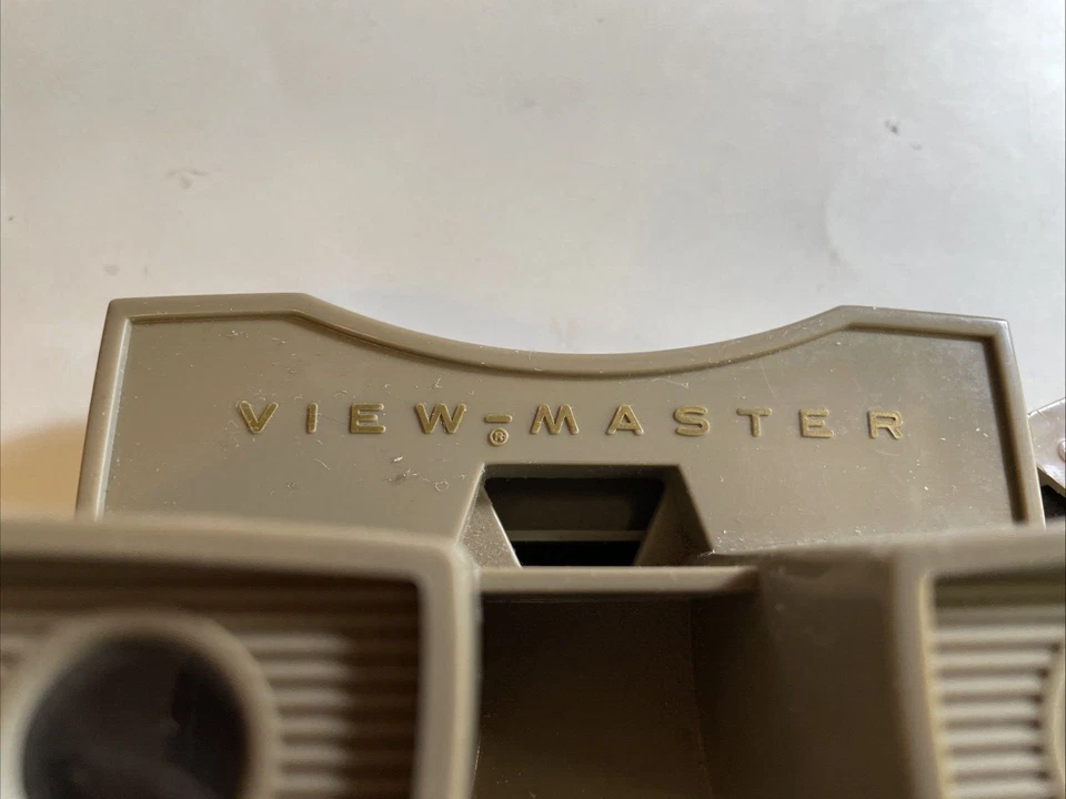 Vintage RARE View-Master Model E Viewer PAT BELGUM, ADVERTISEMENT LABEL COLGATE - Image 4 of 4