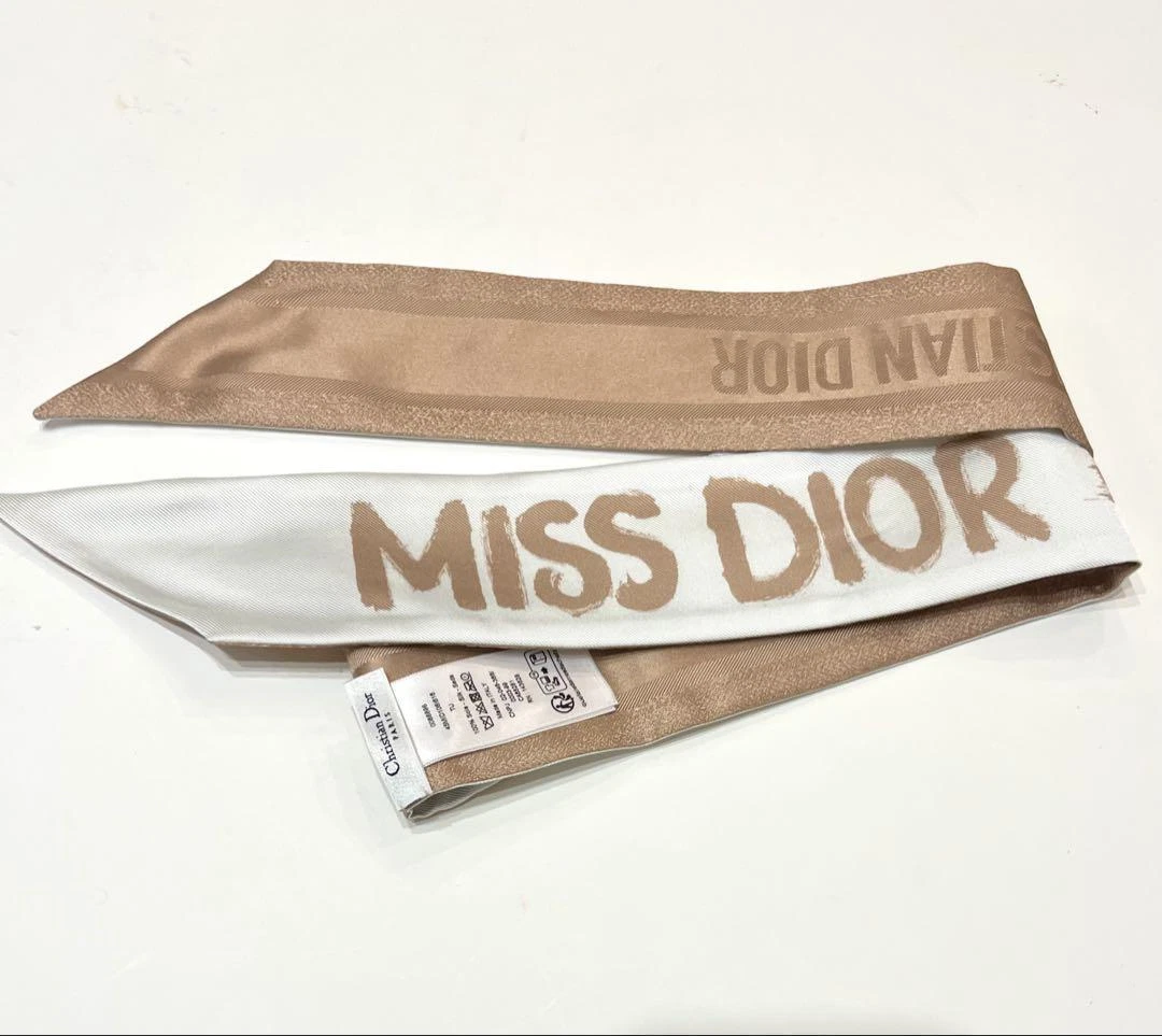 Christian Dior écharpe en soie beige 41,7 x 2,4 en trotteur CD logo imprimé ruban style