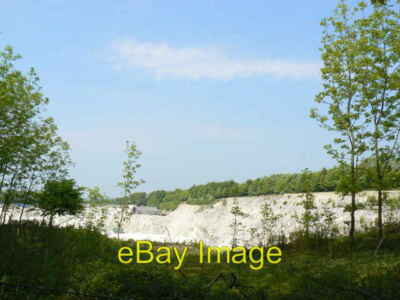 Photo 6x4 The white cliffs of Swinescaif Chalk Quarry South Cave Swinesca c2008