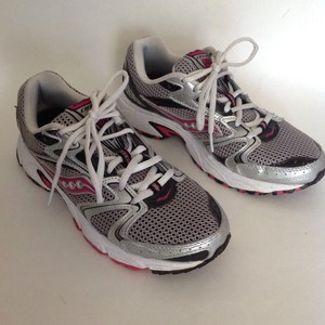 saucony oasis 2 womens