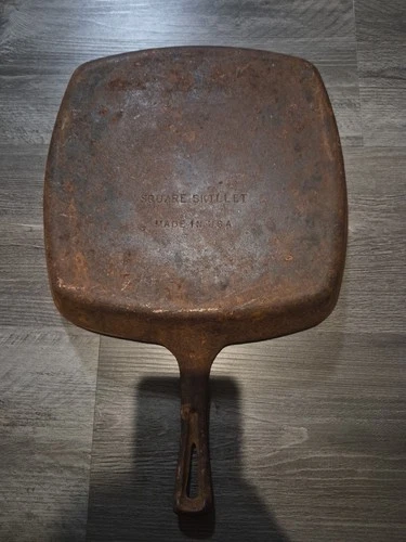 Vintage Rusty Unmarked Wagner Ware Cast Iron Skillet Sits Flat