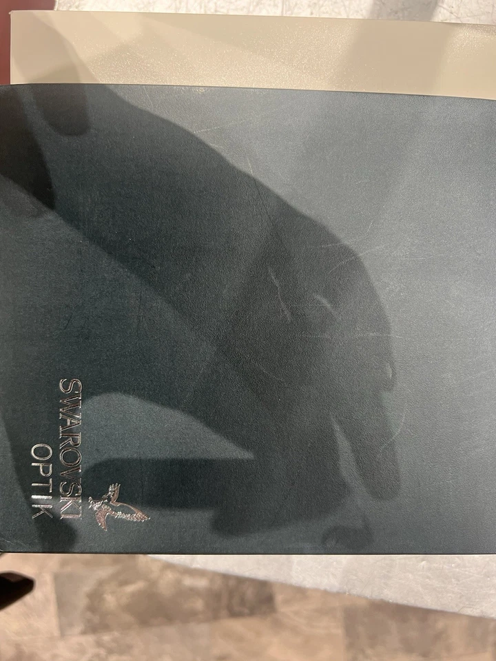 Perfect! Swarovski Optik EL 8x32 Binoculars Outdoor Green w/ Carrying Case - Image 2 of 4