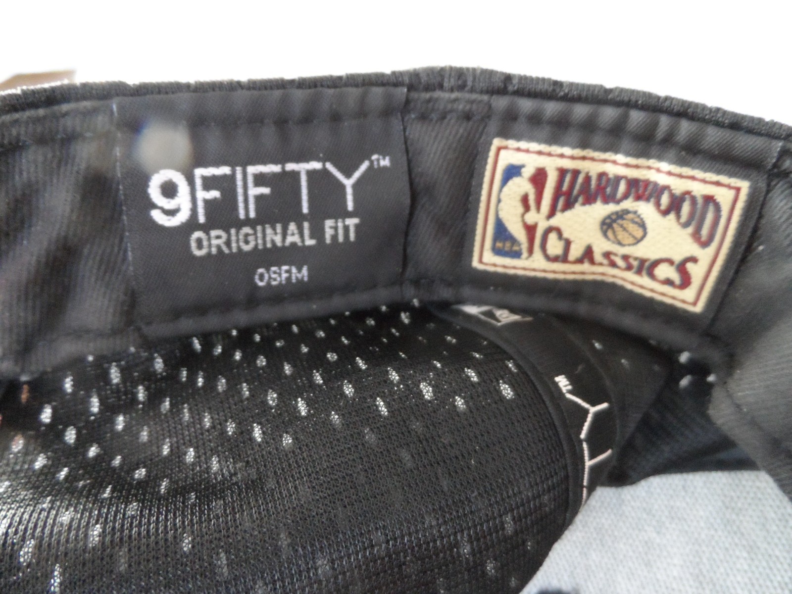 (2) CHICAGO BULLS CAPS. SEE PICS USED X-425 thumbnail 14