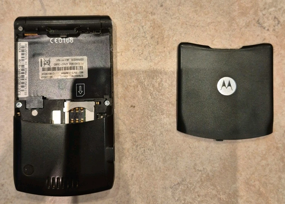 Motorola V3 RAZR Mobile Phone - V3ROHS - Black - Image 4 of 4