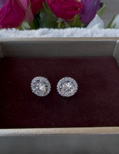 1,25 Karat Zirkonia Ohrringe - wandelbares Halo Design, in 2 Stilen getragen!