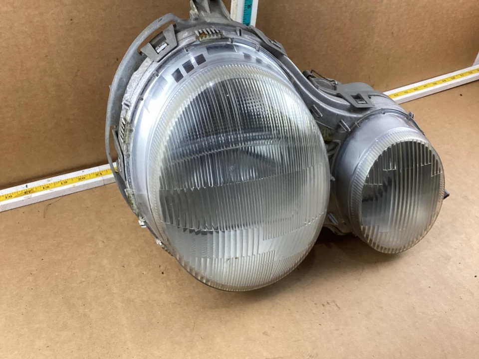 Передняя правая фара в сборе со стороны пассажира для Mercedes-Benz E320 1996-1999 годов выпуска - Изображение 2 из 4