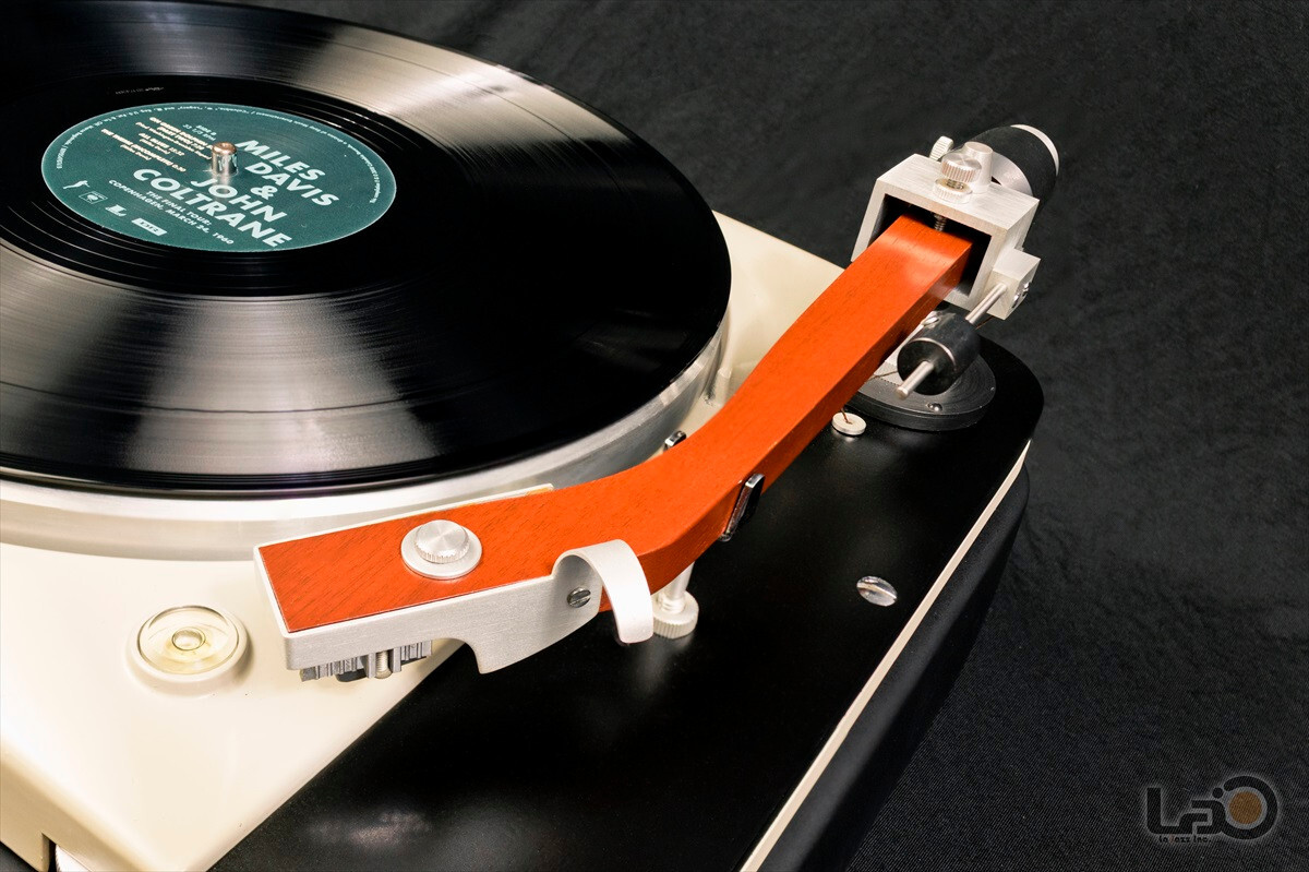Thorens TD-124 & GRADO Laboratory Tonearm Shure V15 II (Worldwide
