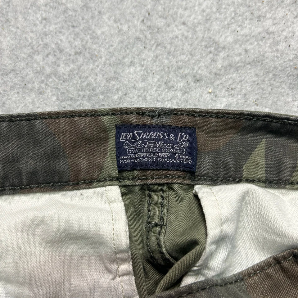 Levis Cargo Shorts Mens 28 Green Camo 10" Military Chino Casual - Image 3 of 4