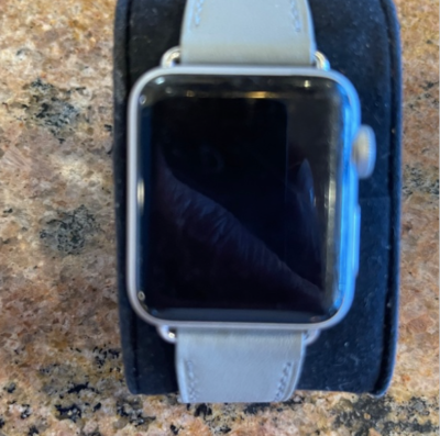 Apple Watch Series 3, 38mm, Silver Aluminum (GPS only) Grey Apple Watch Series 3, 38mm, Silver Aluminum (GPS only) Grey