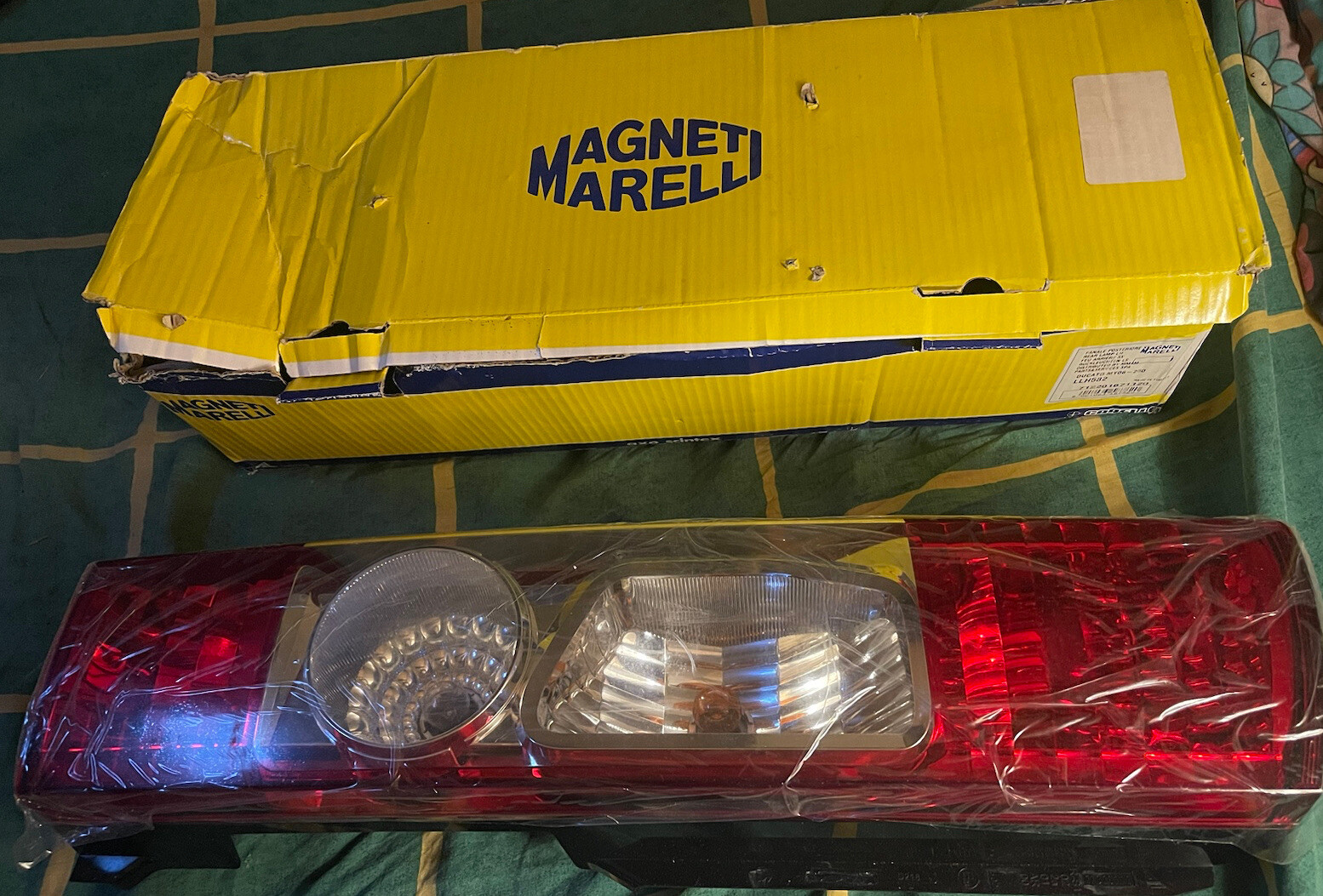 Qualité d'origine Magneti Marelli 712201621120 Feu arrière gauche avec porte-lampe premium