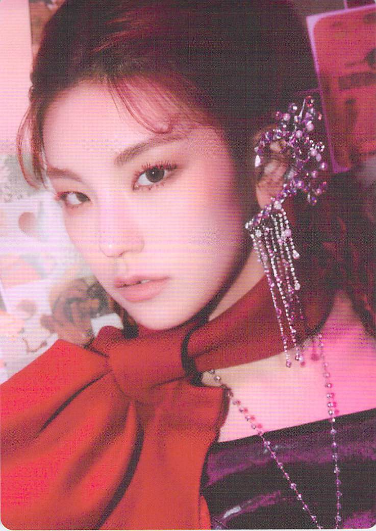 US] ITZY OFFICIAL LIMITED EDITION GUESS WHO ALBUM PHOTOCARDS | eBay