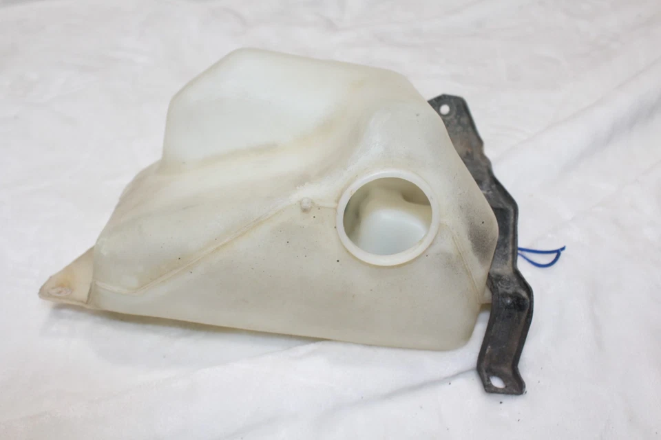 86-97 Nissan D21 HARDBODY P/U jarro lavador de para-brisa com suporte e bomba sem tampa - Imagem 3 de 4