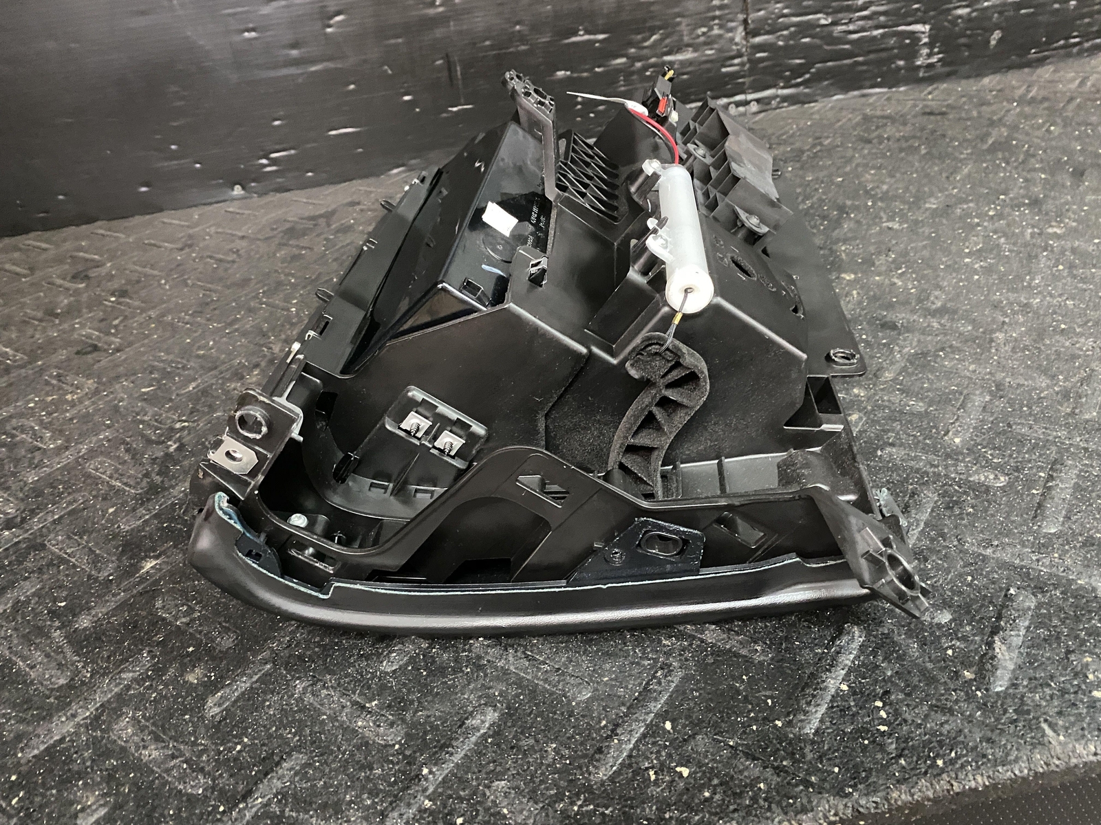 2017 MASERATI GHIBLI BLACK GLOVE BOX STORAGE COMPARTMENT