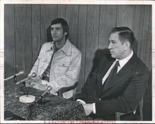 1974 Press Photo Jon McGlocklin with Milwaukee Bucks Coach Larry Costello