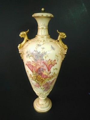 Große Royal Worcester Rouge Elfenbein Doppelhenkel Vase 1764 c1901 14'' hoch