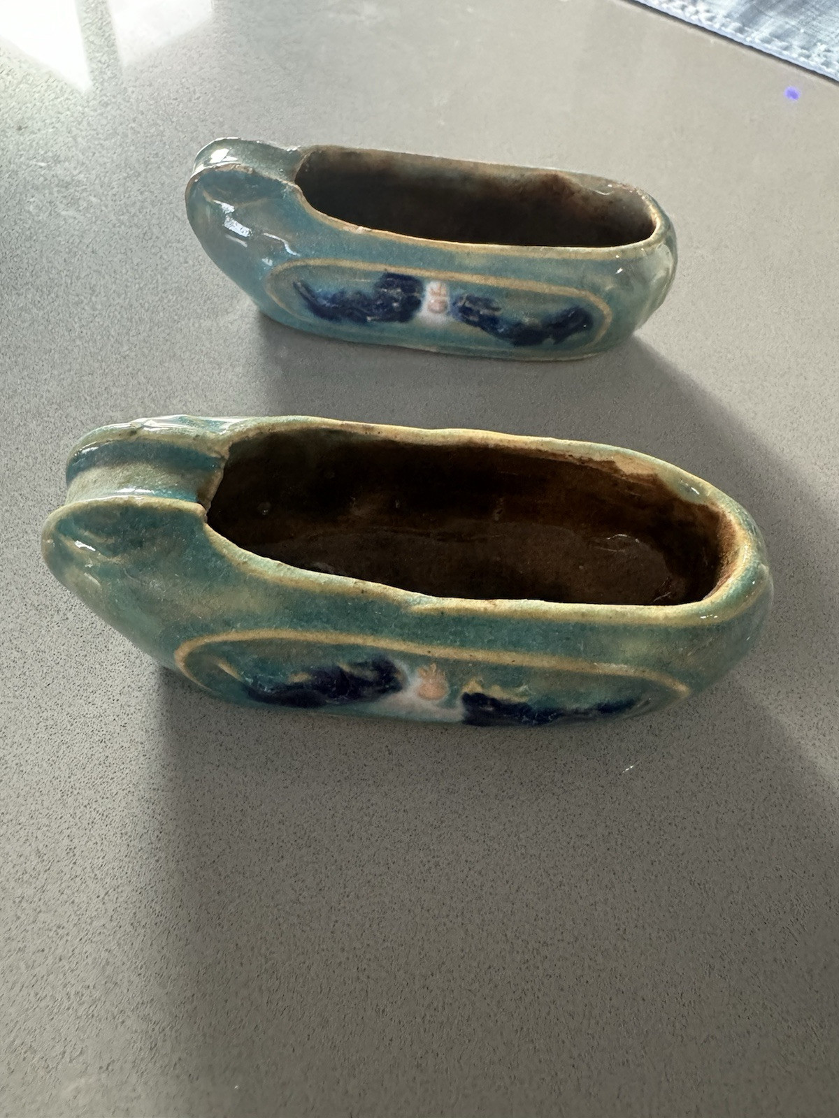 PANTOFOLA D’ORO Ciabatte cinesi coppia scarpe gres ceramica blu smalto giallo merce vintage