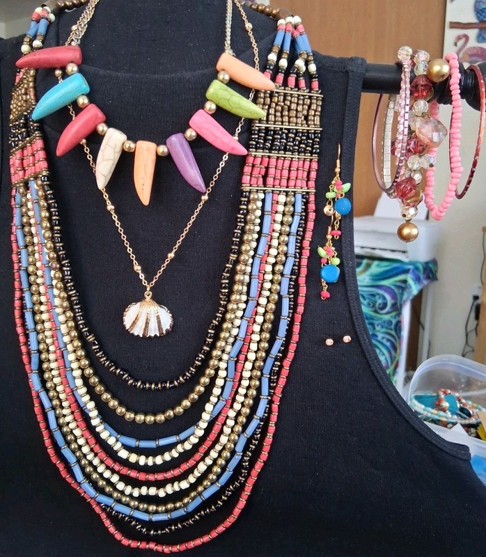 Lot Of 10 Tribal Ethnic Style & Theme - Mixed Jewelry Ncklaces Brcelets Errings