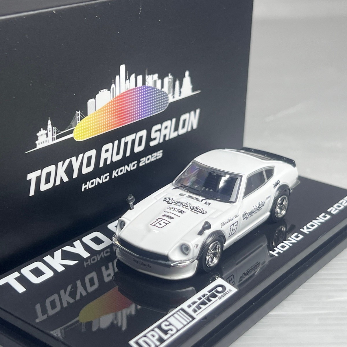 1/64 INNO64 Nissan Fairlady Z Hong Kong 2025 DPLS White Chase Car