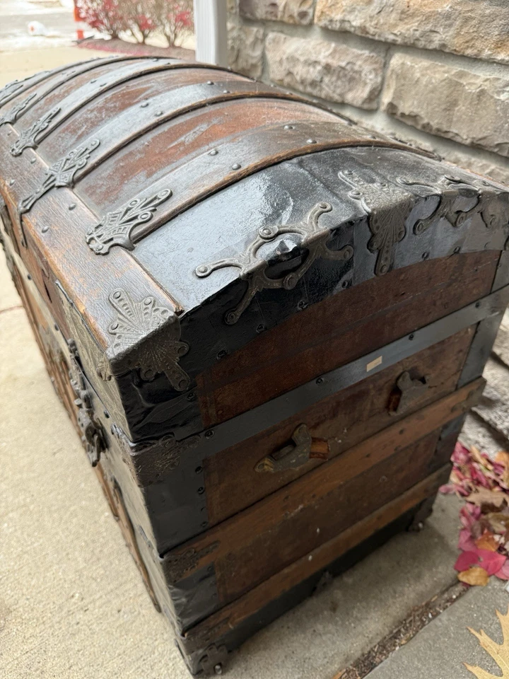 Vintage STEAMER TRUNK storage chest camelback humpback antique victorian toy box - Image 3 of 4