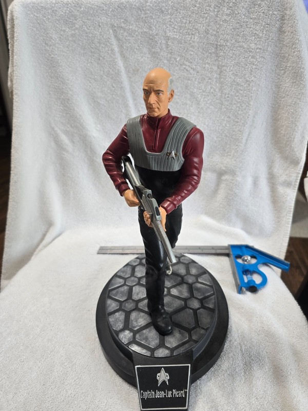Playmates Star Trek: First Contact Captain Picard 12'' cold cast figurine 1/5000