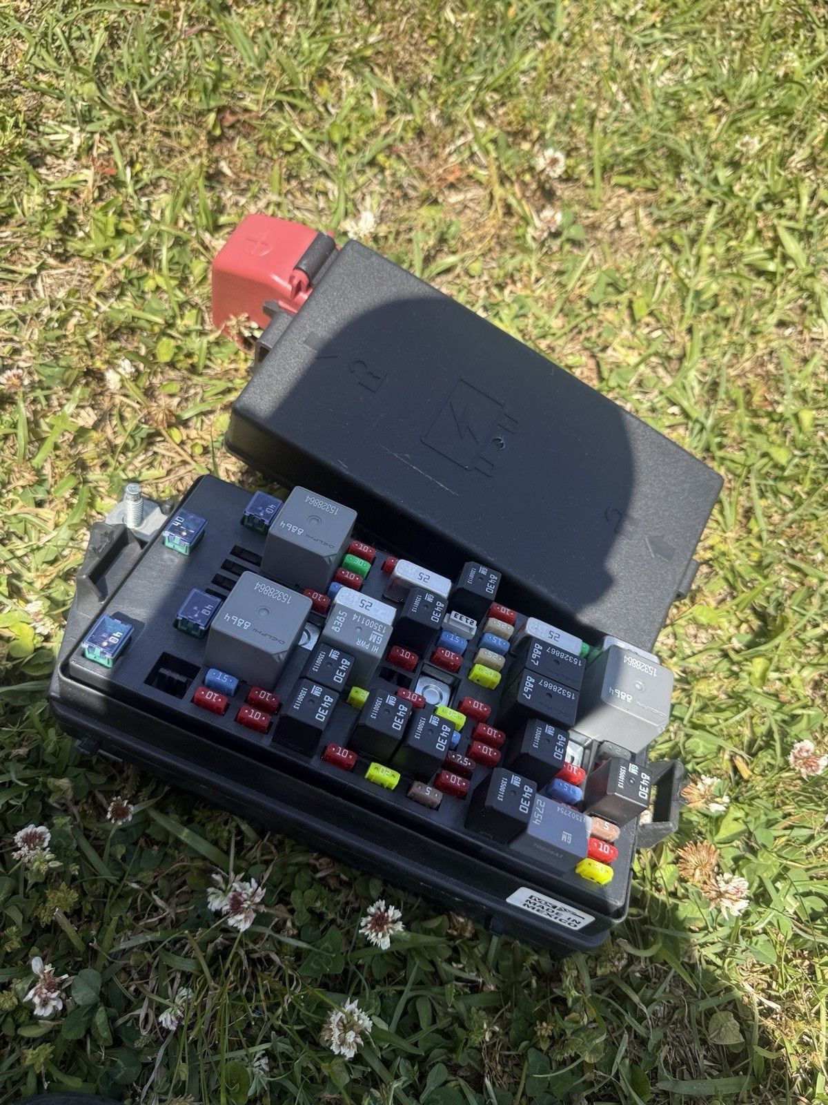 2008 - 2011 Buick Lucerne Cadillac DTS Rear Seat Fuse Box Relay OEM 13697145