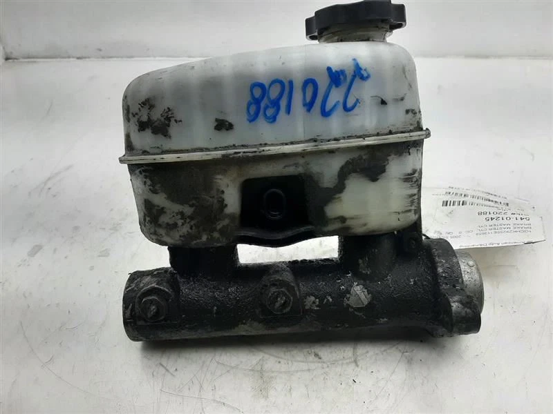 Cilindro maestro de freno 03-07 Chevrolet Express 2500 19209234 Foto 3 de 4