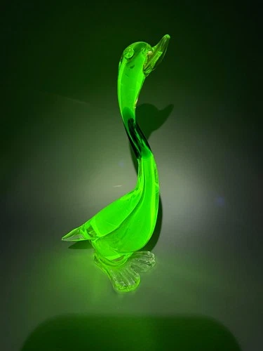 VTG Murano Uranium Green Purple Vaseline Sommerso Blown Glass Swan Bird Figurine