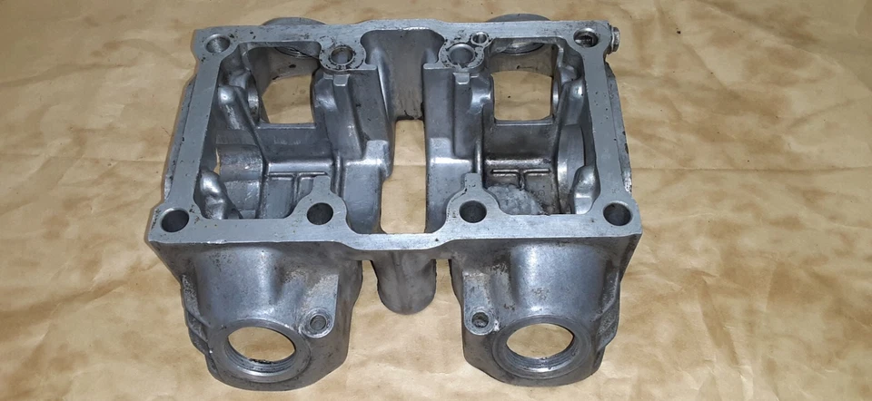 Коробка корпуса распределительного вала 1971 K3 Honda CL 350  - Изображение 2 из 4