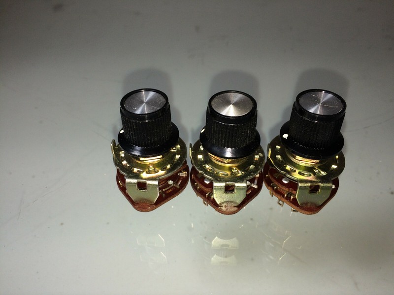 TMS 3 positions Solid Shaft rotary switch with knob. (Japan)(3 pack)
