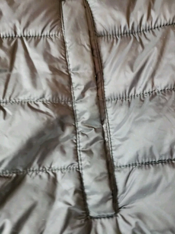 IZOD PERFORM XL MEN'S BLACK QUILTED 100% NYLON EXTERIOR 100% POLYESTER LINING  - Image 4 of 4