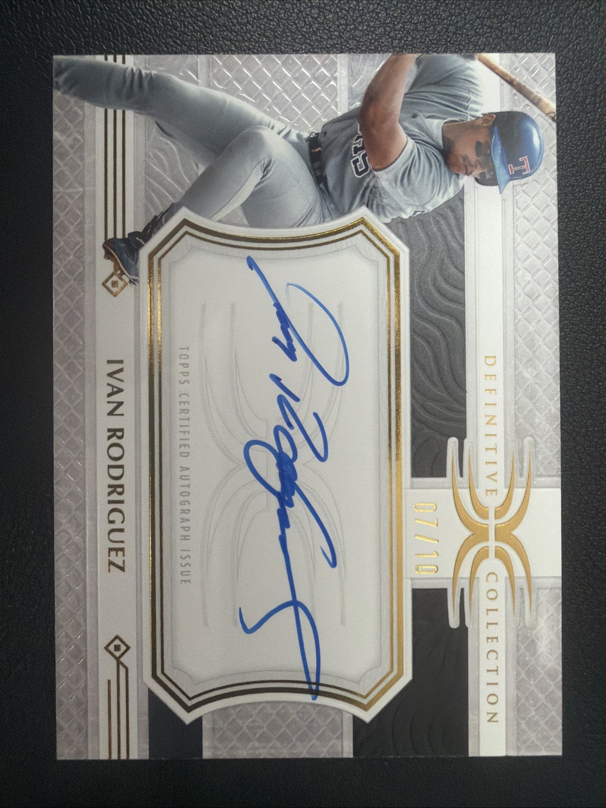 2025 Topps Definitive Ivan Rodriguez legendary Autograph  9/10 #LAC-IR