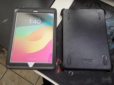 Apple iPad 6th Gen 32GB Wi-Fi 9.7in iPad Space Gray w/ Otterbox Defender