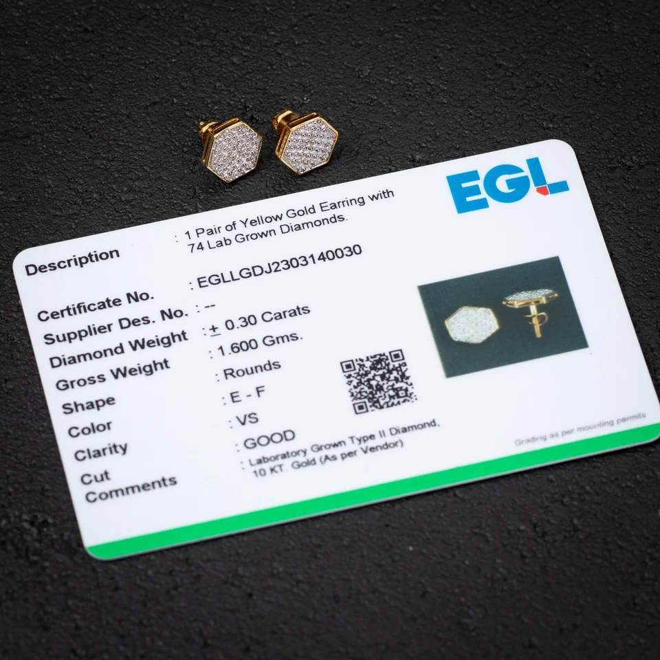 Aretes de diamantes cultivados en laboratorio VS1 de 0,30 quilates de oro amarillo de 10 quilates en forma de hexágono Foto 4 de 4