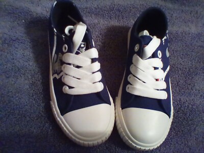 NFL New England Patriots Low Top Canvas Shoes Youth(kids) Size Small 11-12 