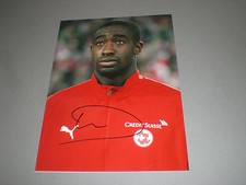 Johan Djourou Schweiz HSV signed signiert autograph Autogramm auf 20x28 Foto 