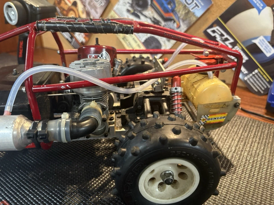 Carro colecionável vintage Kyosho Vanning.  Controle, funciona. Suporte e corpo - Imagem 3 de 4