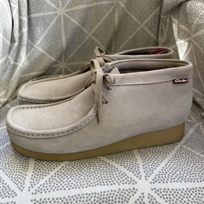 CLARKS Stinson Hi Wallabee Chukka Boot Mens Sz 12M Sand Beige Suede Lace Up NWOB