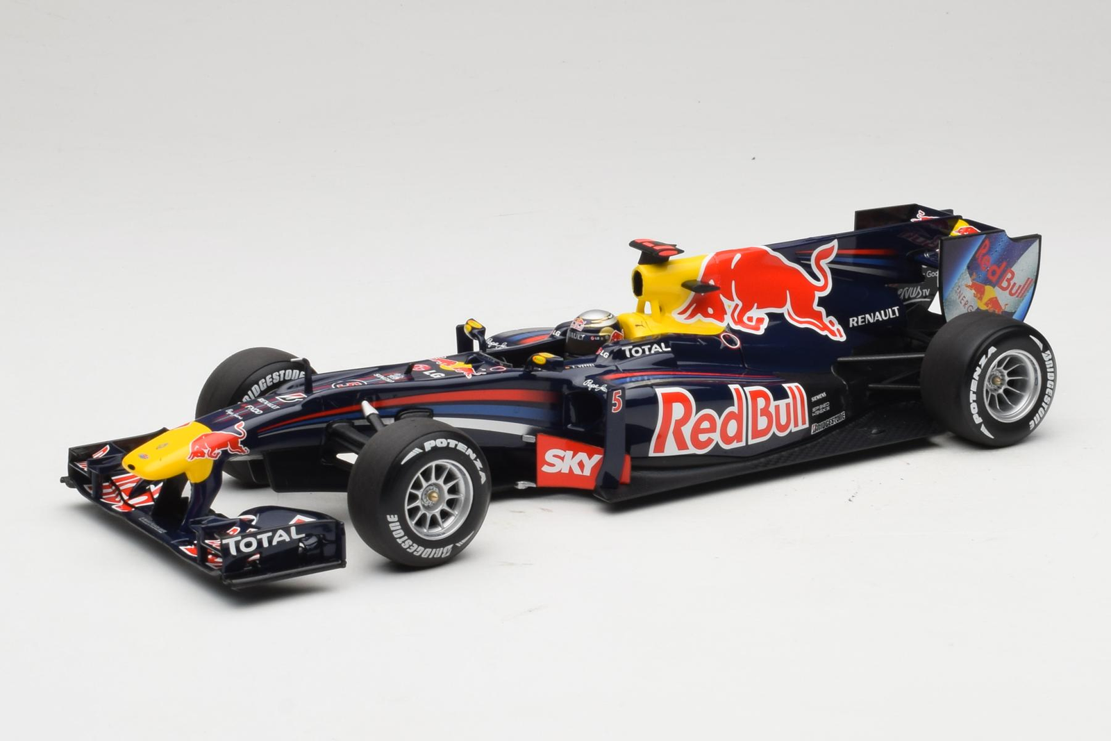110100205 Red Bull RB6 Renault n5 S. Vettel Red Bull Racing Brazilian Grand Prix