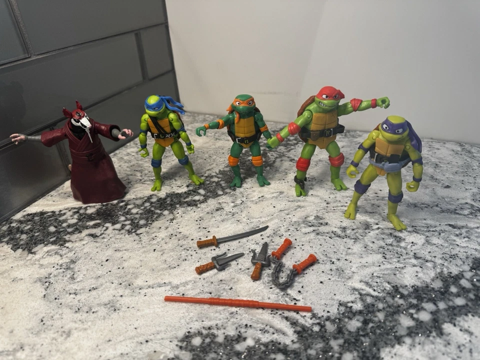 Teenage Mutant Ninja Turtles Toy Figure Lot - Image 2 of 3