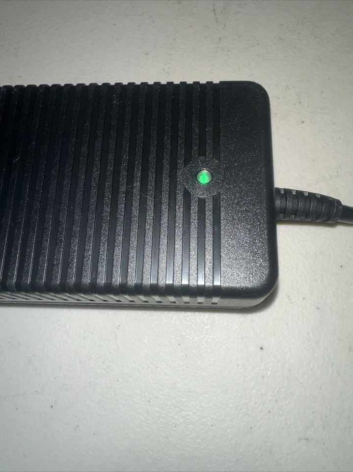 Total Power 4pin  1PCS / Charger Adapter HPU101-107 18V5.55A 4pin(no Ac Adapter) - Image 2 of 4