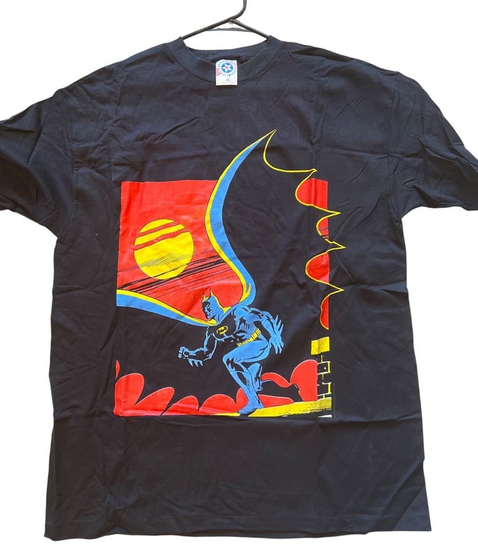 Batman large wings red sky T Shirt XL NWOT 1980s vintage