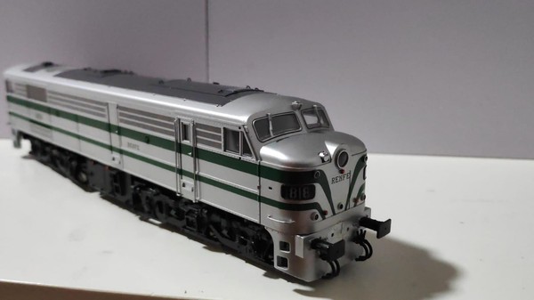 Locomotora HO RENFE 318-018 Electrotren Plata y verde