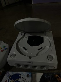 SEGA Dreamcast Console with Controller & Sonic Action/Adventure Games Lot