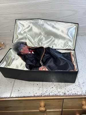 1990 Funny Toys Vampire Dracula In Coffin Animated Halloween Lights Up With Box