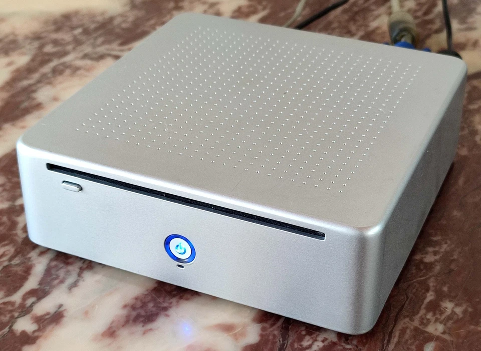 Hackintosh Mini - Aopen MP915-B running Mac OSX Tiger - Image 3 of 4